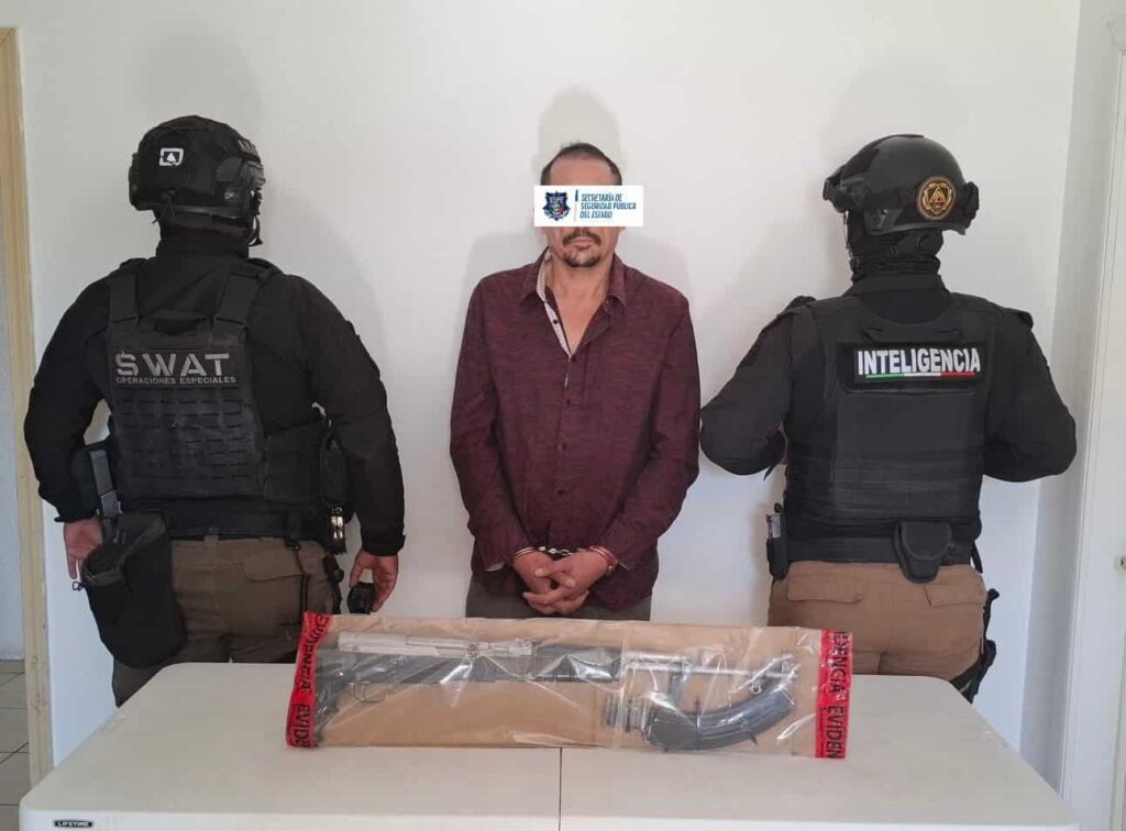 Cae hombre con «cuerno de chivo»; aseguran dos vehículos y droga en Cuauhtémoc