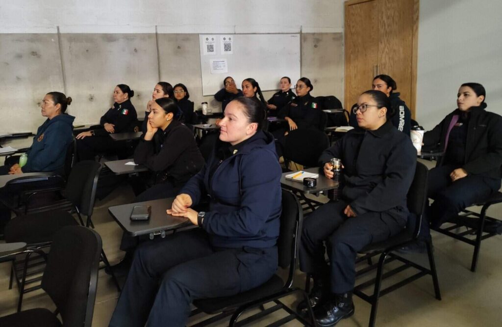 Realizan primera jornada de conferencias “Equilibrio en la Línea de Fuego” para mujeres del de Bomberos