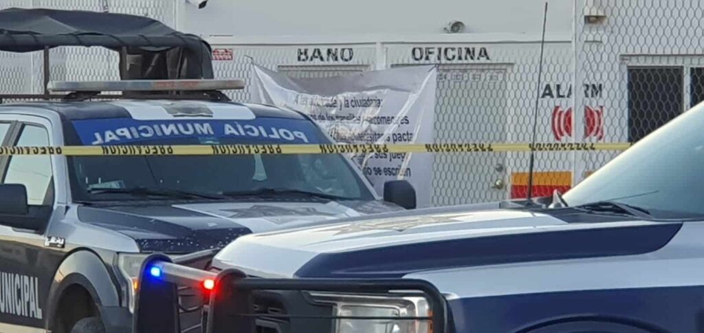 Amanecen  tres narcomantas en varios sectores de Cuauhtémoc