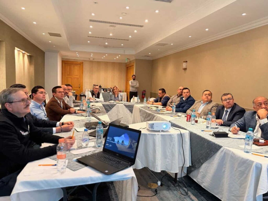 Maru Campos sostiene reunión de trabajo con su Gabinete en Ciudad Juárez