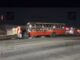 Se incendia camión de transporte de personal en la vialidad Ch-P; no reportan lesionados