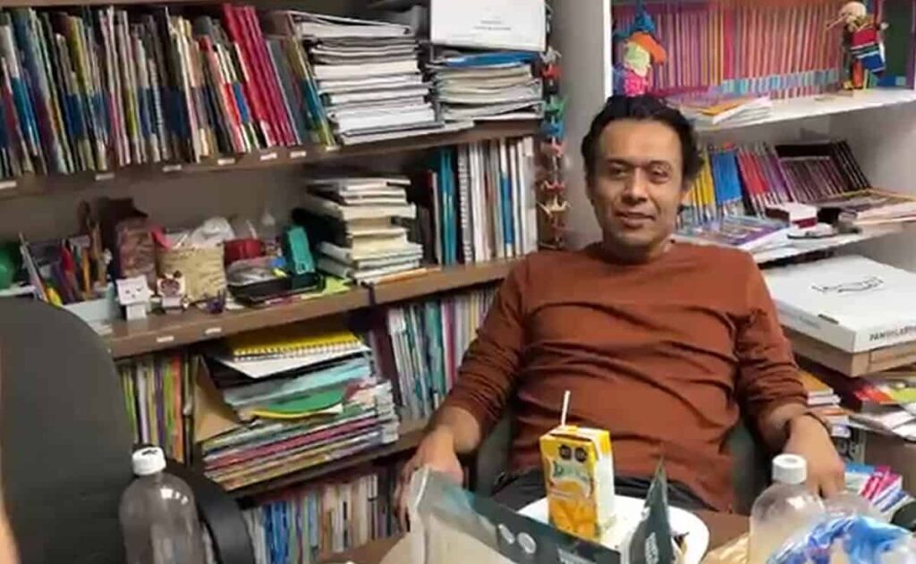 Marx Arriaga abandona las instalaciones de la SEP