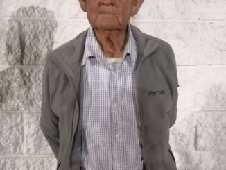 Buscan familiares de hombre mayor extraviado en colonia Terrenos Nacionales