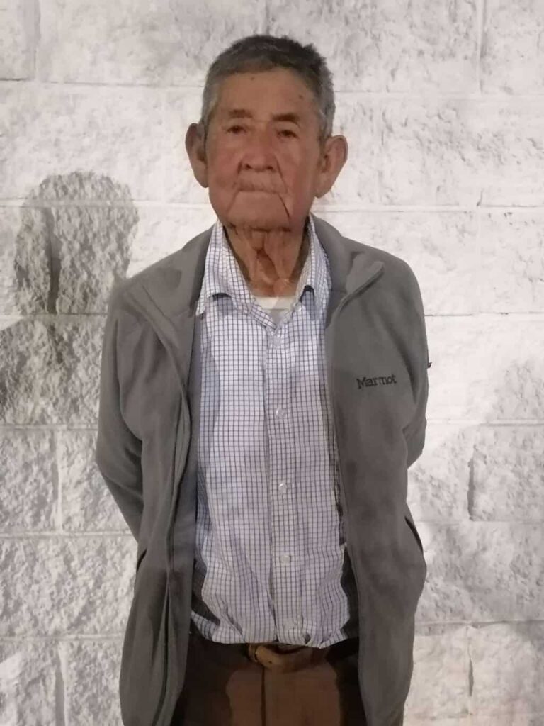 Buscan familiares de hombre mayor extraviado en colonia Terrenos Nacionales