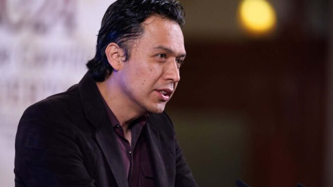Marx Arriaga lleva a cabo jornada de protesta y recalca que no dejará su cargo en la SEP
