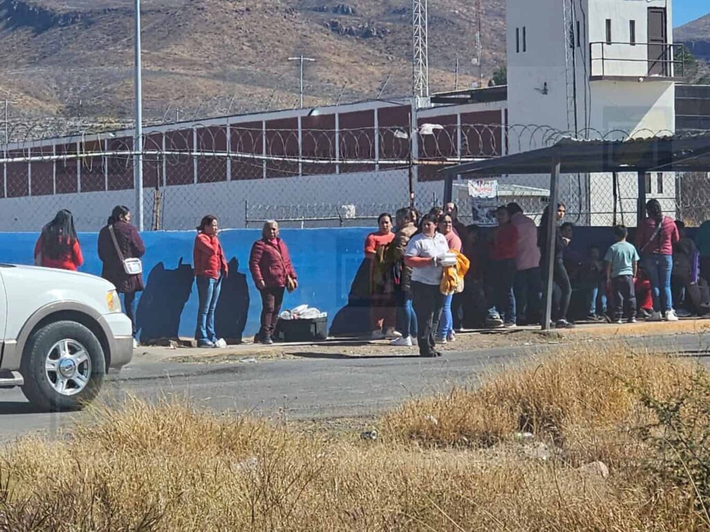 Evacúan a visita y personal en Cereso No. 1 de Aquiles Serdán tras presunta riña al interior