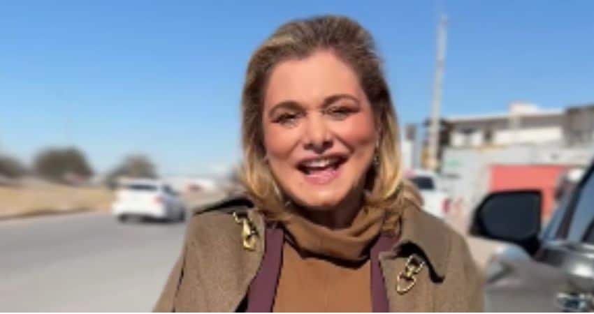 Maru Campos es detenida por un «bache»; exhibe deterioro vial en Ciudad Juárez 